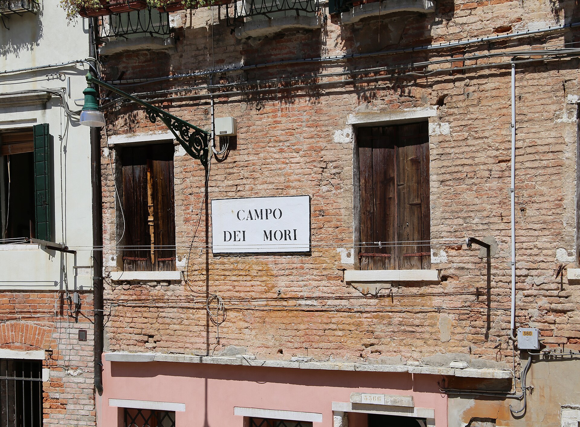 Campo dei Mori in Cannaregio, with the stone figures set low into the walls