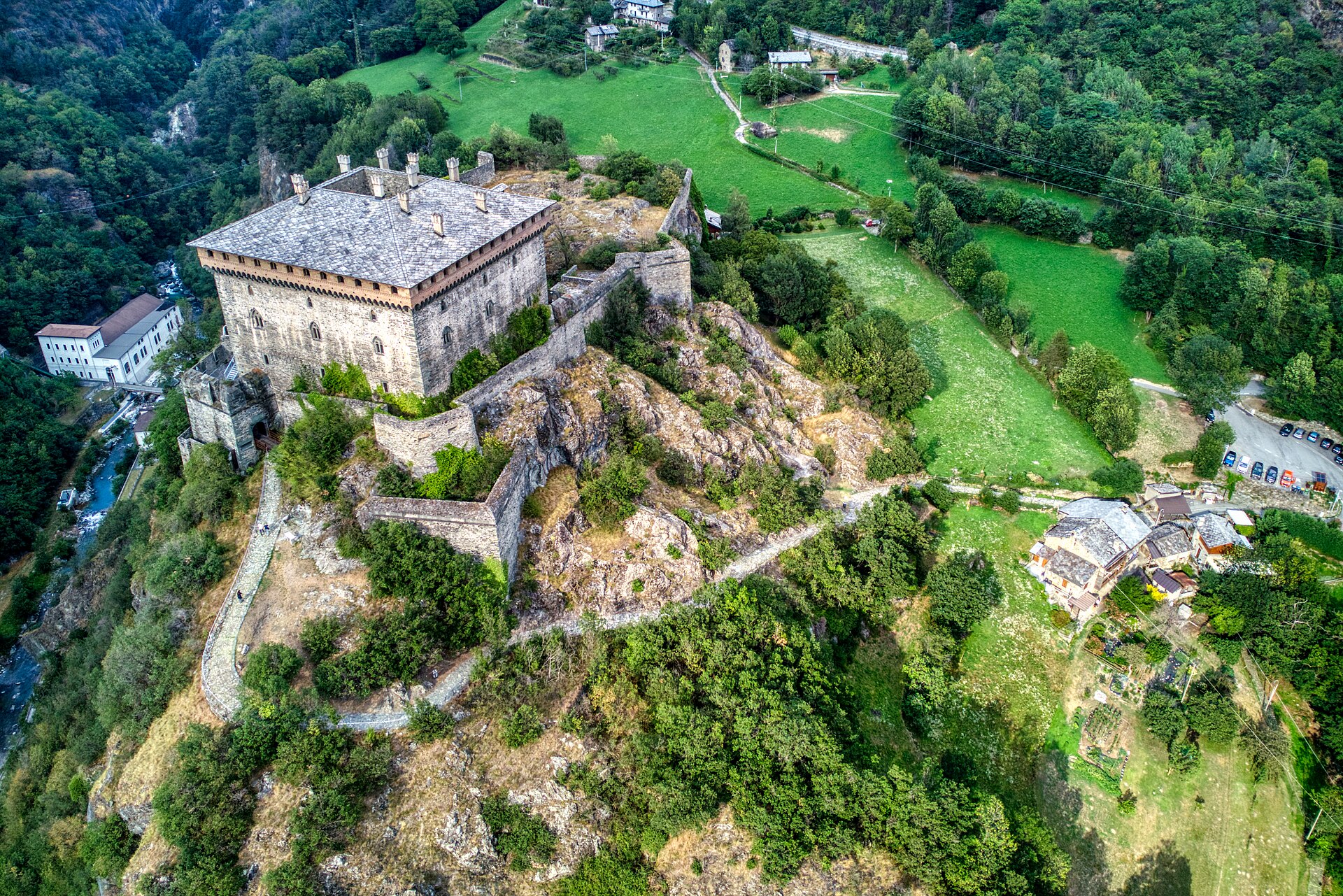 Castello di Verrès — via Wikimedia Commons
