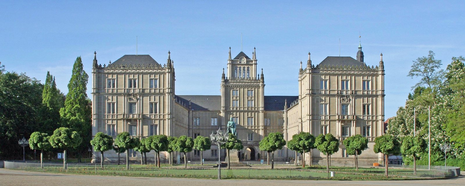 Ehrenburg Palace — view