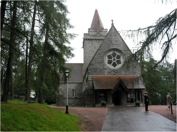 Crathie Kirk — view