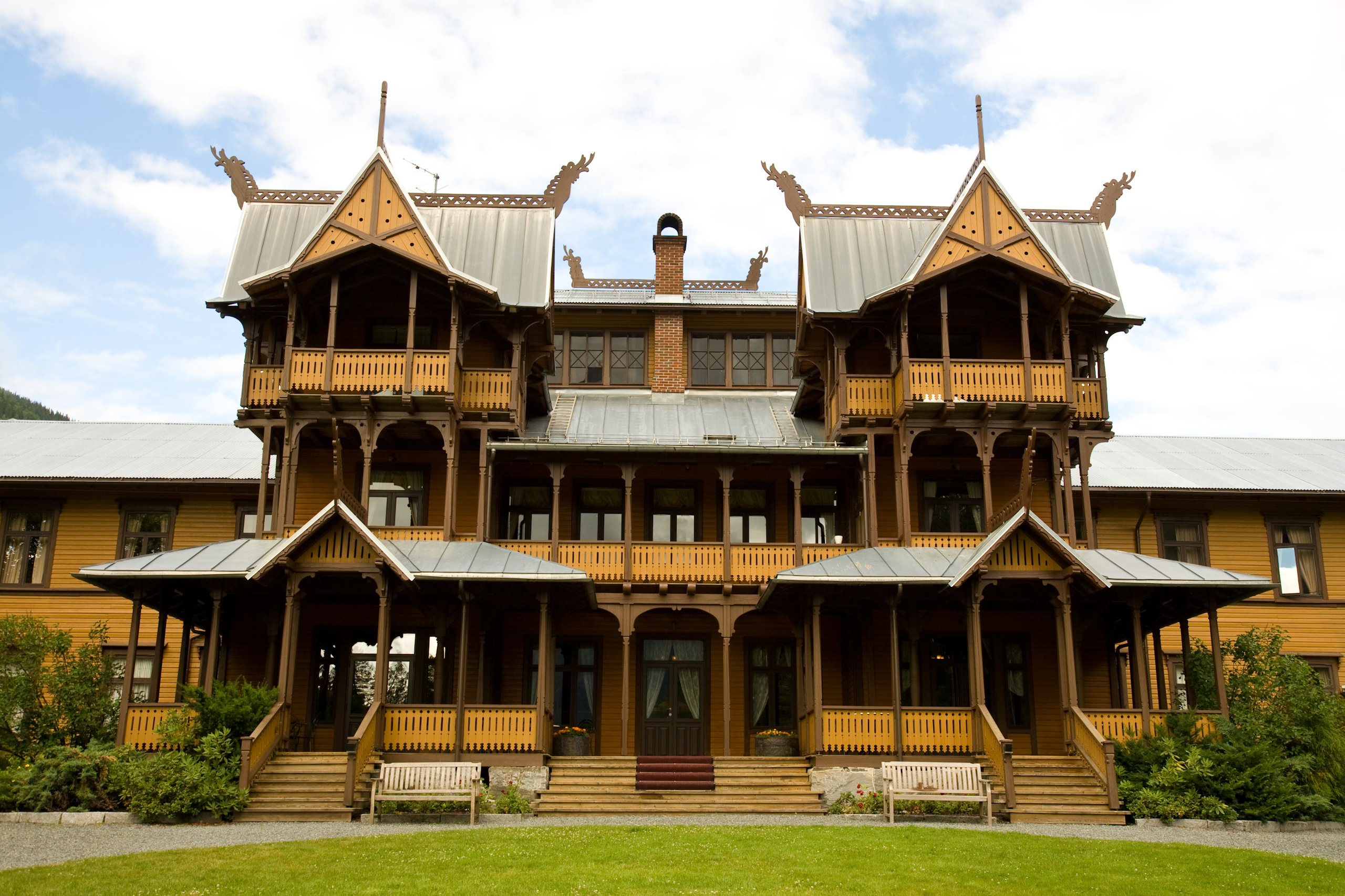 Dalen Hotel, Telemark, in Norwegian dragon style