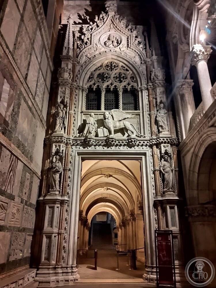 The Porta della Carta — the Gothic Gate Where Venice’s Doges Entered Their Palace – Virtual Tour 360° The Porta della Carta — the Gothic Gate Where Venice’s Doges Entered Their Palace – Virtual Tour 360°