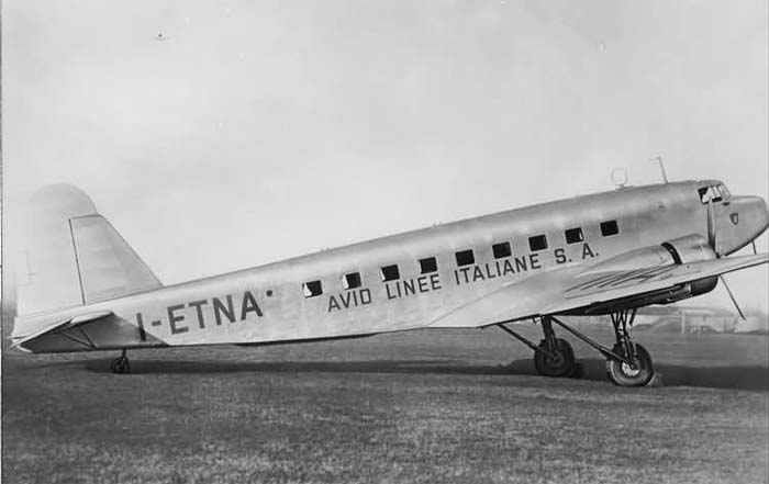 Fiat G.18 I-ETNA in Flight