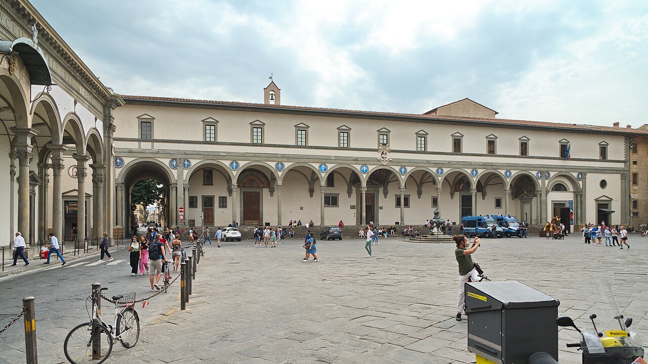 Spedale degli Innocenti, Piazza Santissima Annunziata, Florence — Filippo Brunelleschi, 1419-1426