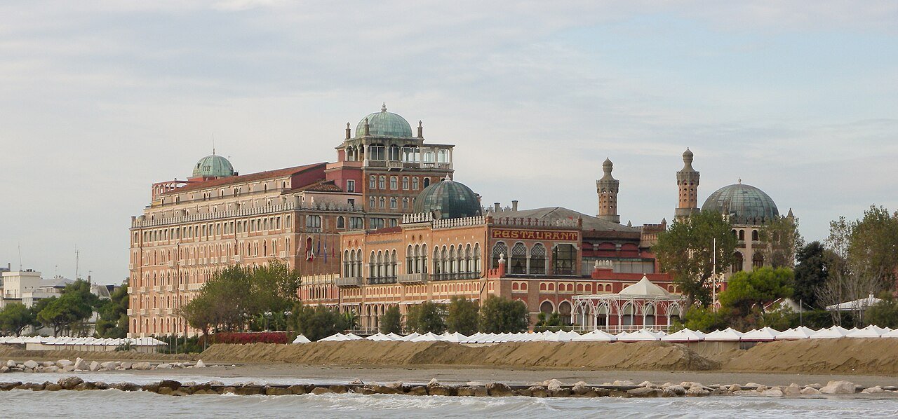 Hotel Excelsior, Lido di Venezia &mdash; Liberty hotel by the Adriatic, 1908