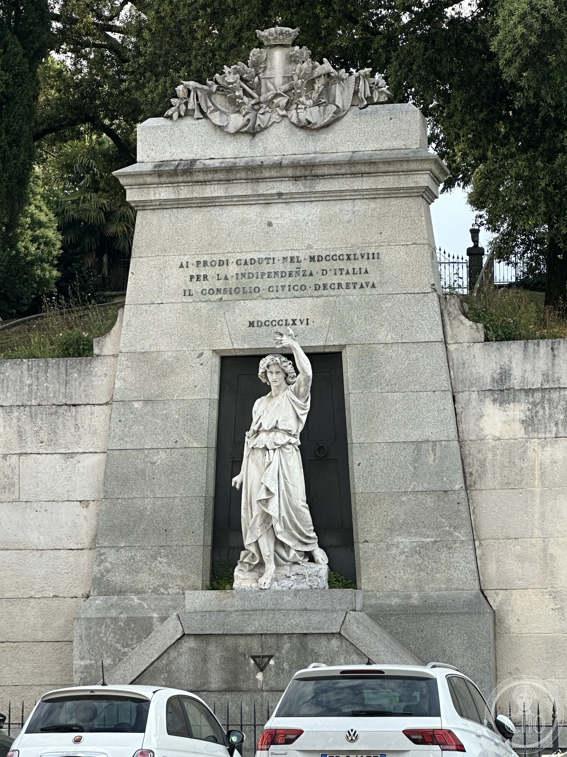 The 1848 monument to Vicenza's fallen defenders in the Piazzale della Vittoria at Monte Berico