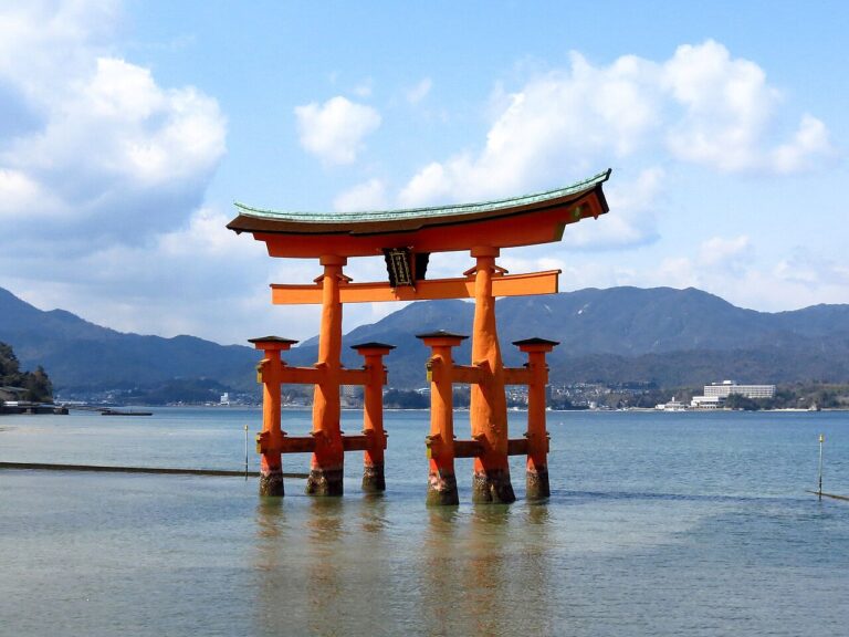 Itsukushima Shrine Miyajima Torii Gate: Guide