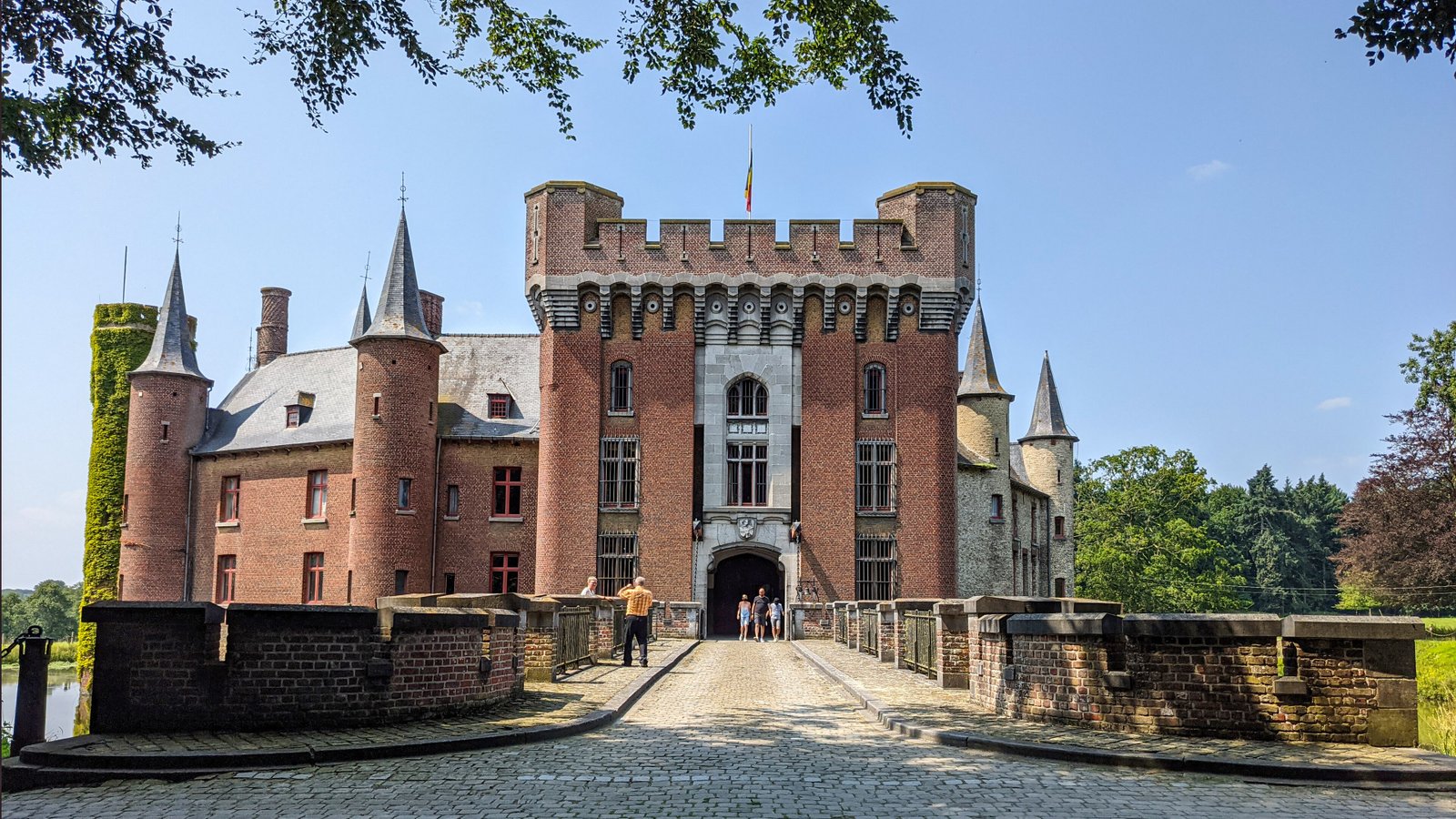 Wijnendale Castle — view