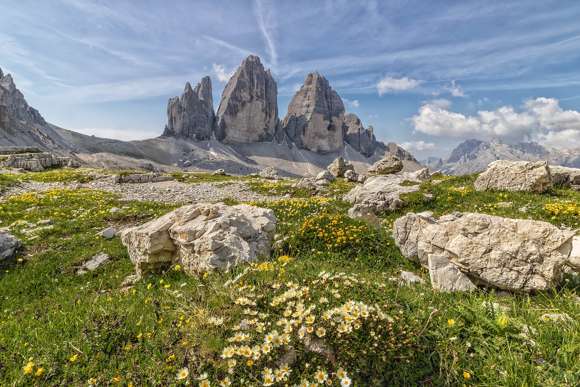 Tre Cime di Lavaredo — via Wikimedia Commons