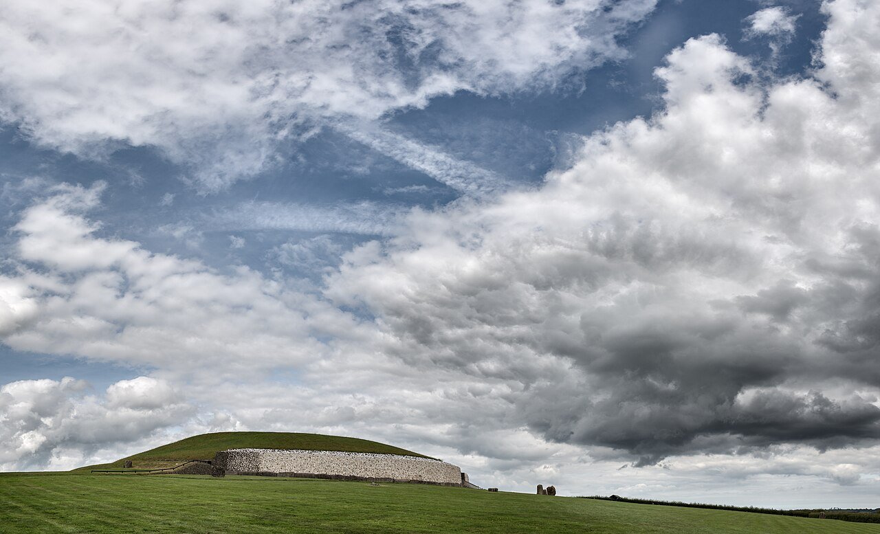 Bru na Boinne Newgrange — UNESCO World Heritage Site