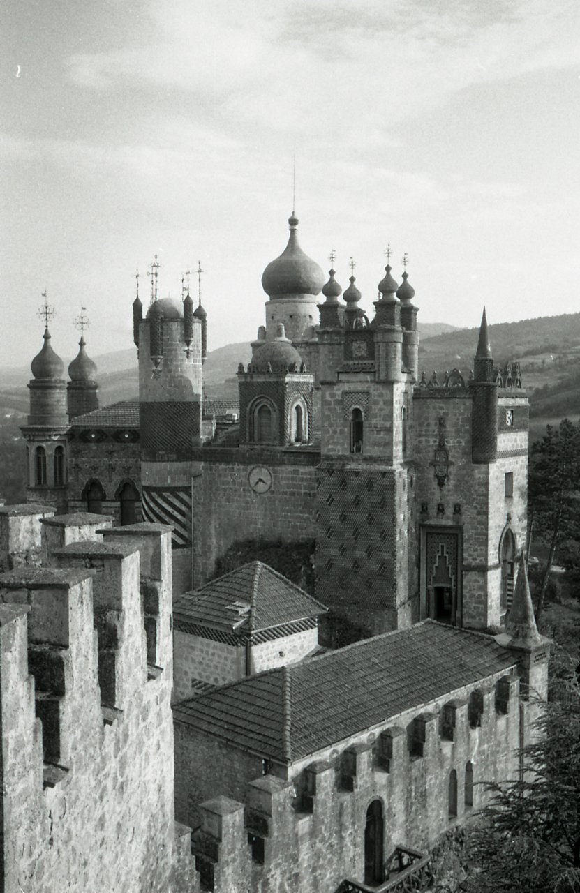 Rocchetta Mattei — via Wikimedia Commons