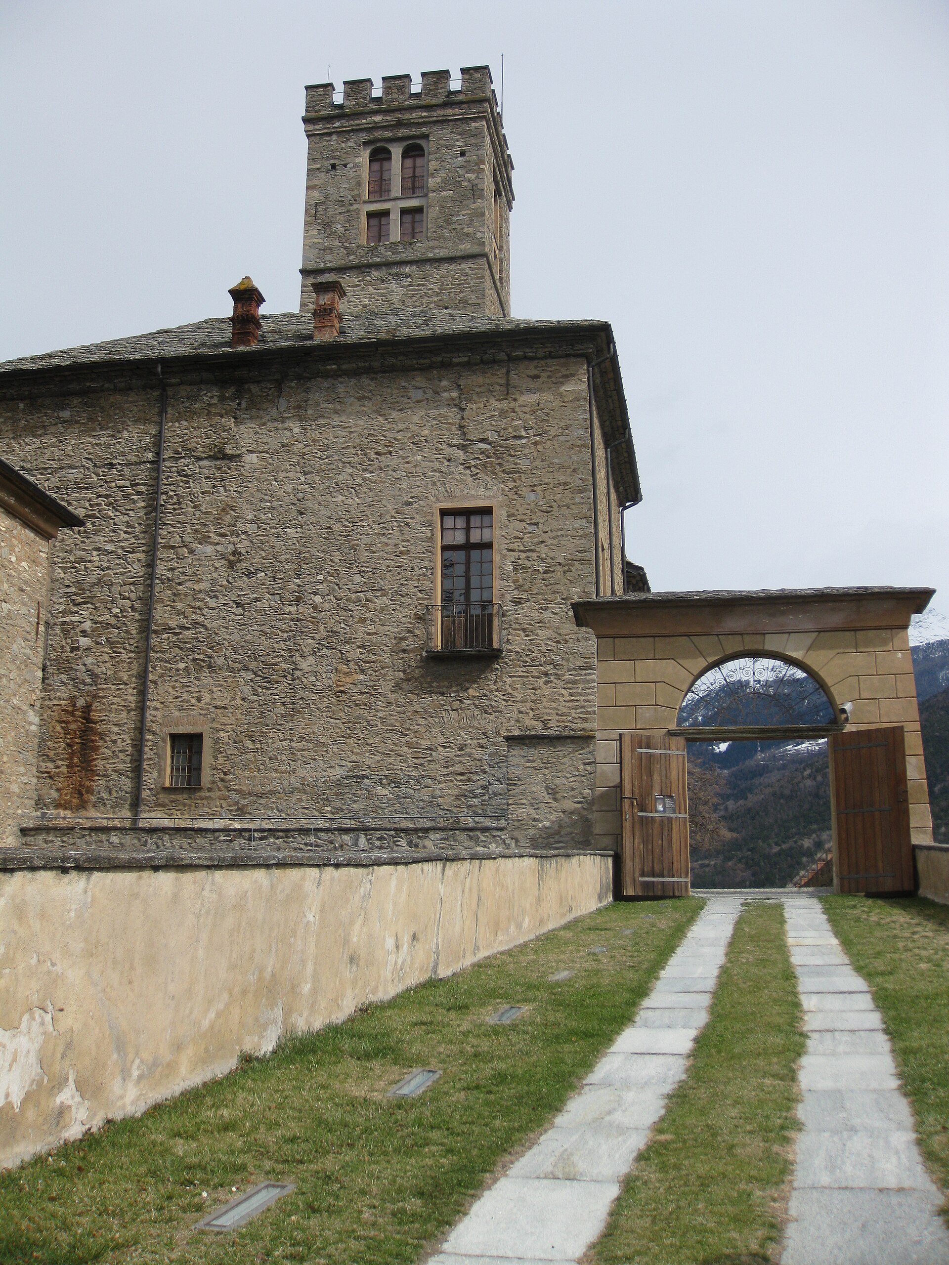 Castello Reale di Sarre — via Wikimedia Commons