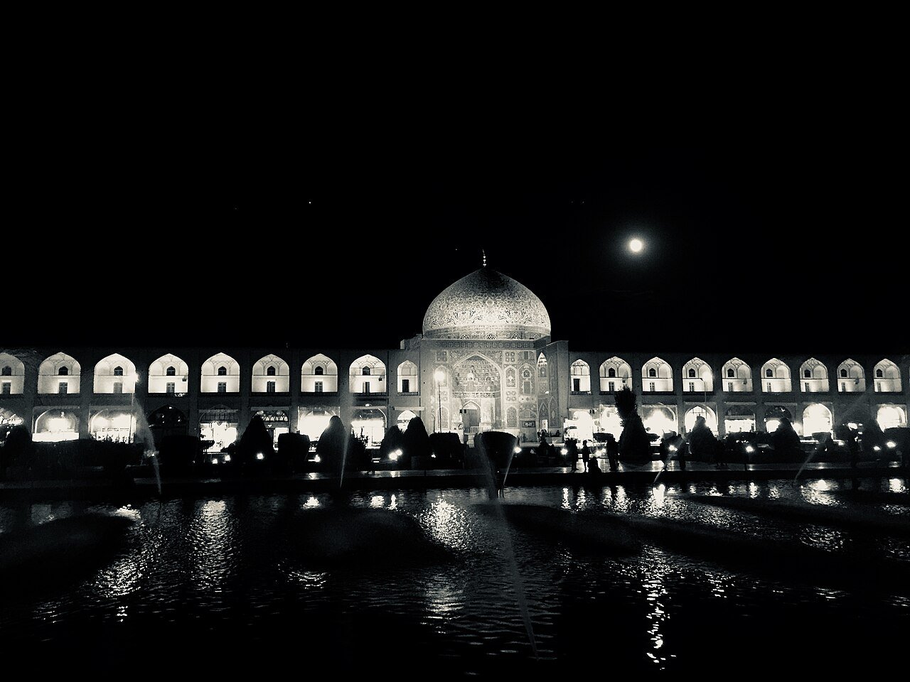 Sheikh Lotfollah Mosque on Naqsh-e Jahan Square Isfahan, UNESCO World Heritage Site