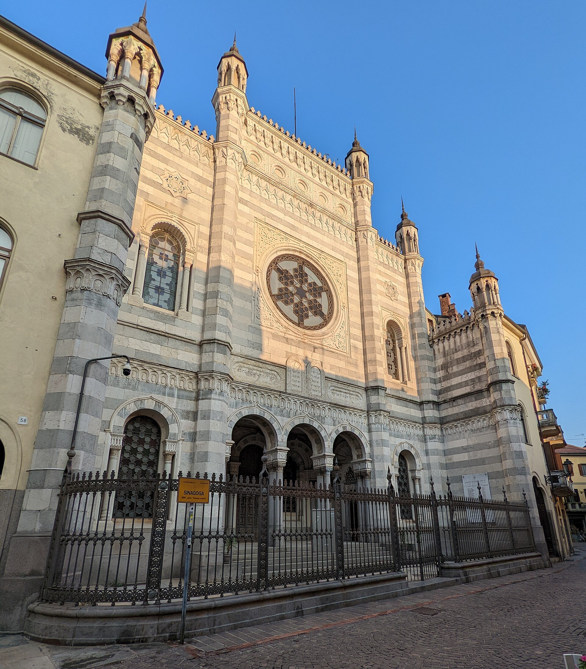 Synagogue of Vercell — via Wikimedia Commons