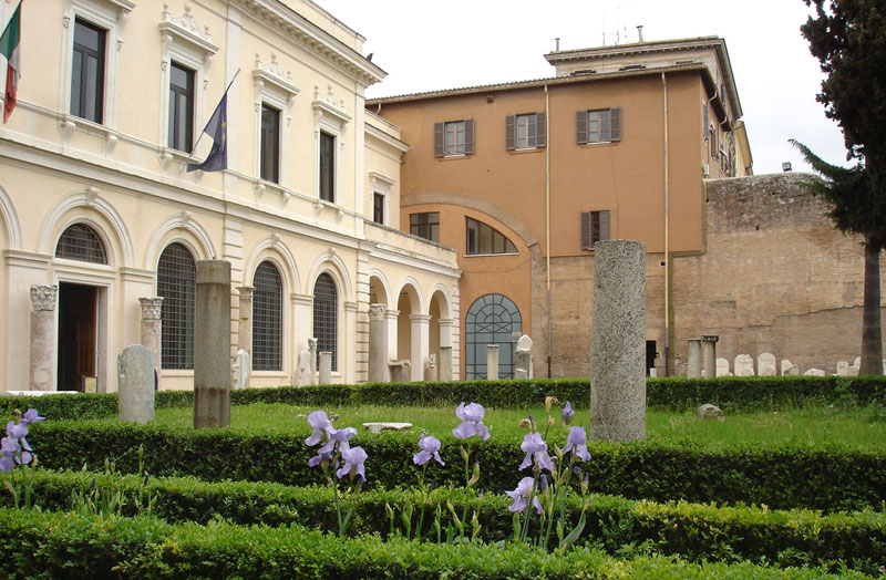 Fuori dai Fori