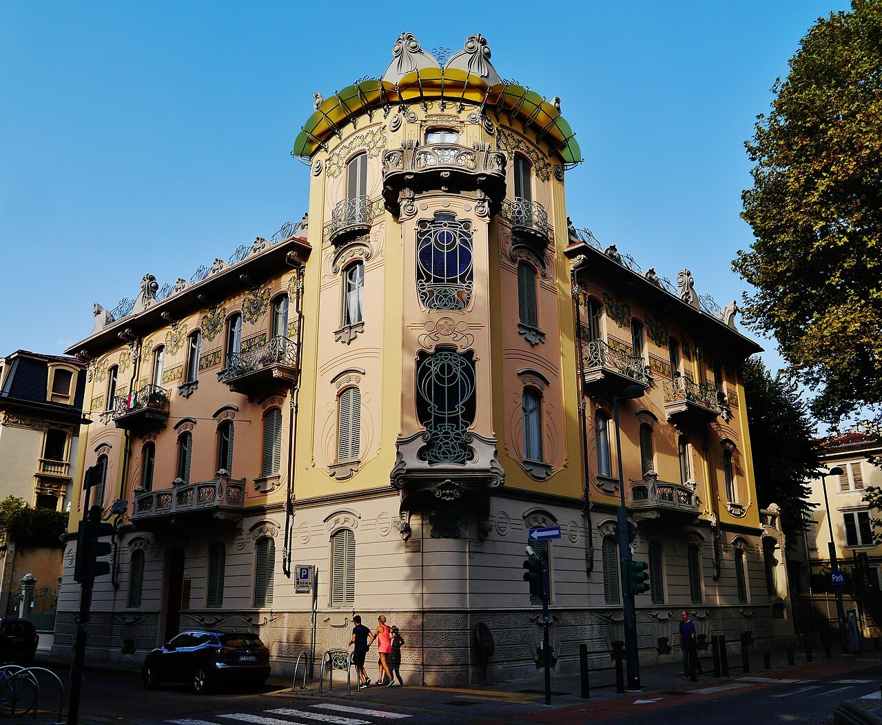 Casa Fenoglio-Lafleur, Torino &mdash; Liberty f&eacute;ronnerie and bow window, 1902
