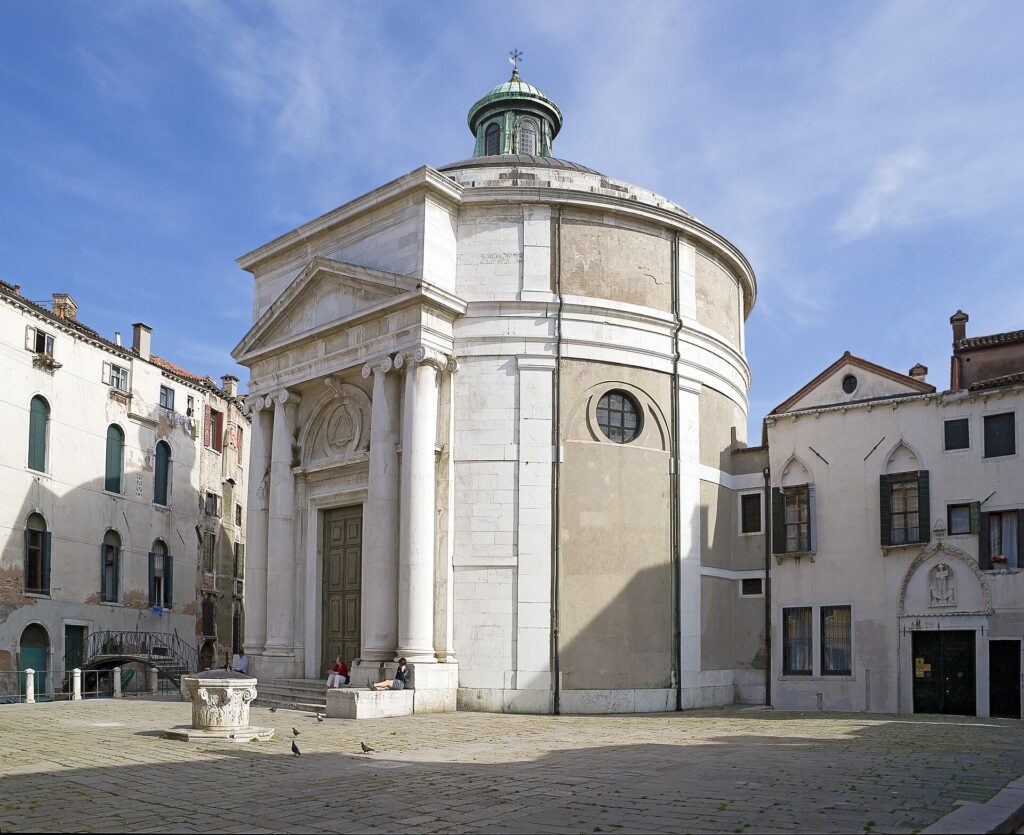 The round body of the Maddalena and its columned porch, seen from Campo de la Maddalena