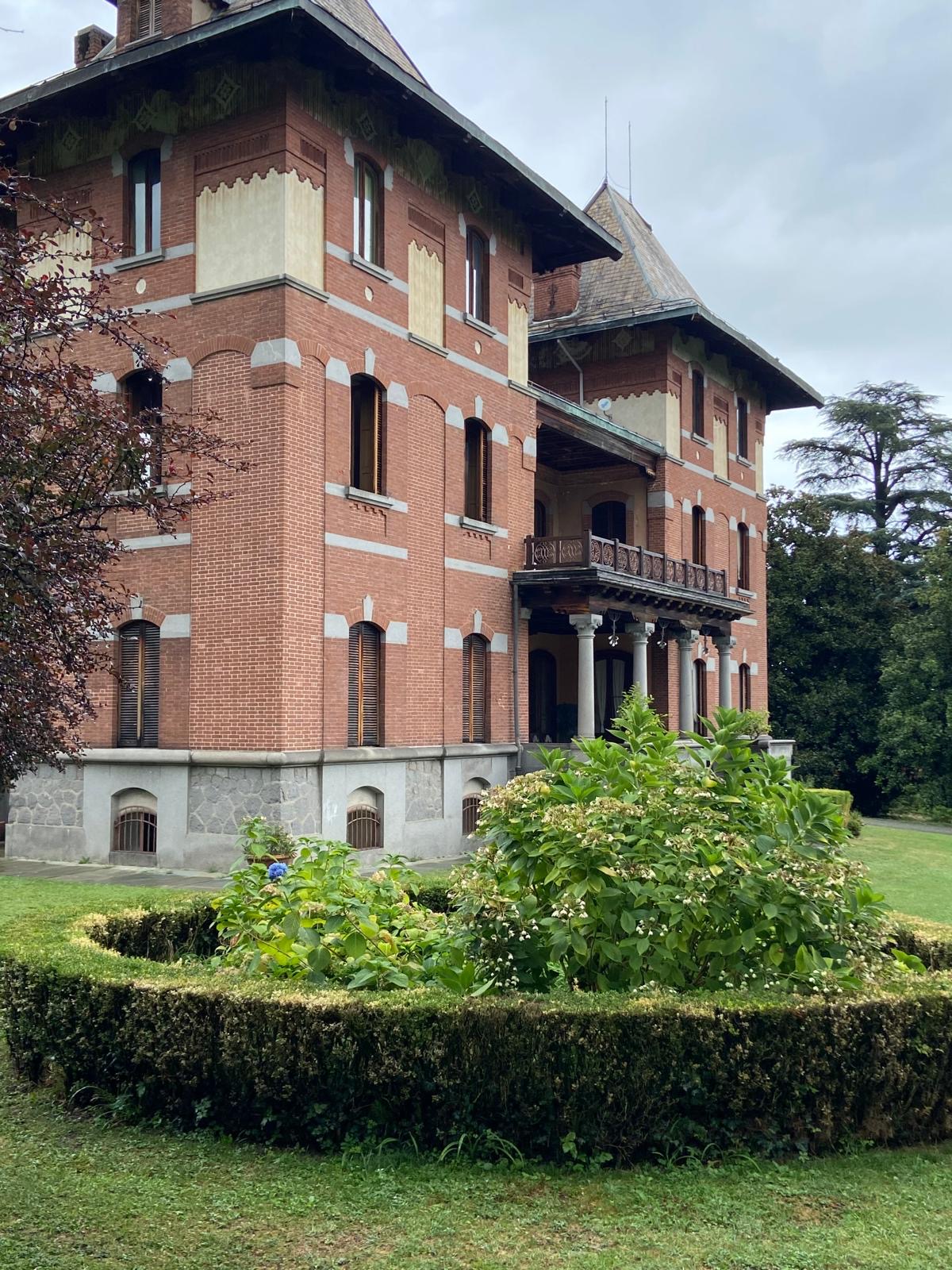 Villa Cernigliaro — via Wikimedia Commons Villa Cernigliaro — via Wikimedia Commons