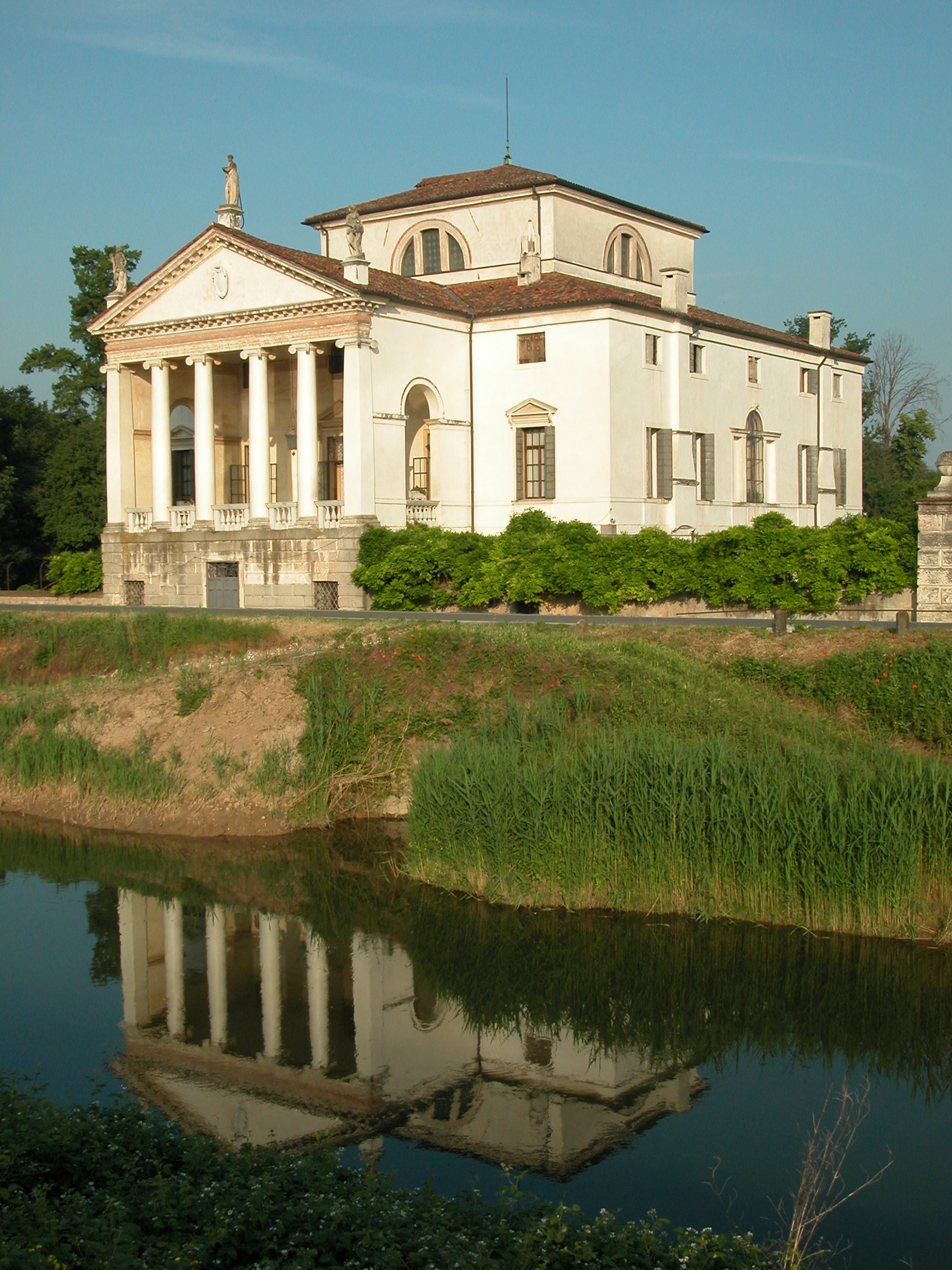 Molin Villa — via Wikimedia Commons
