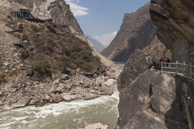 Three Parallel Rivers of Yunnan Gorges: Guide