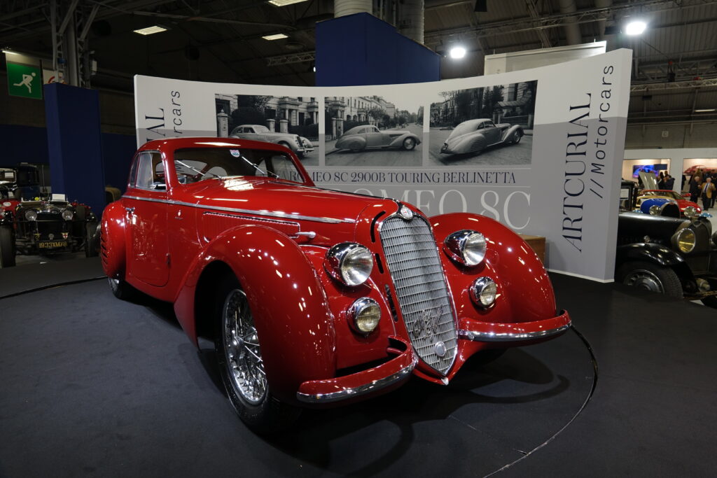 Front three-quarter view of the streamlined 1938 Alfa Romeo 8C Touring Berlinetta