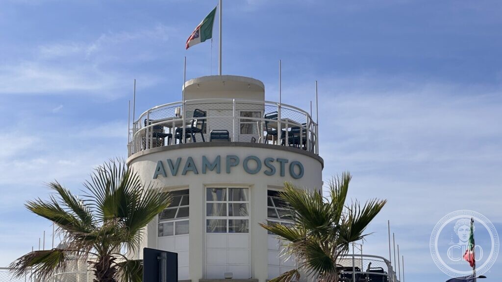 The round rooftop turret with a railed deck and the word AVAMPOSTO in relief letters around it