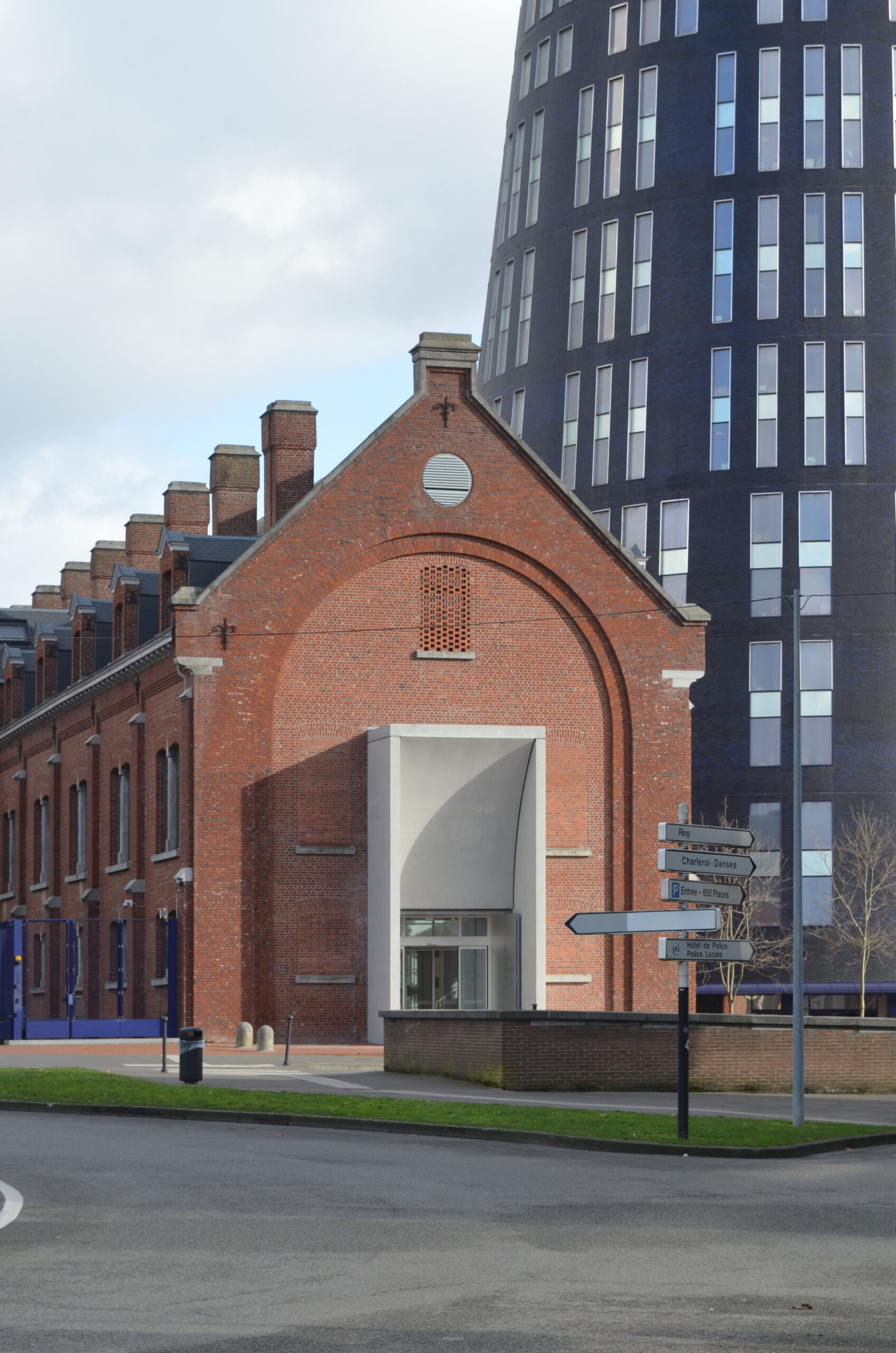 The brick facade of the former Defeld barracks in Charleroi, now the Museum of Fine Arts