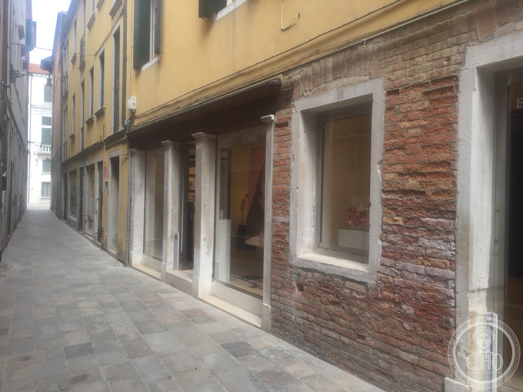 View down Calle della Chiesa in Dorsoduro showing the storefront of Bel-Air Fine Art gallery, Venice