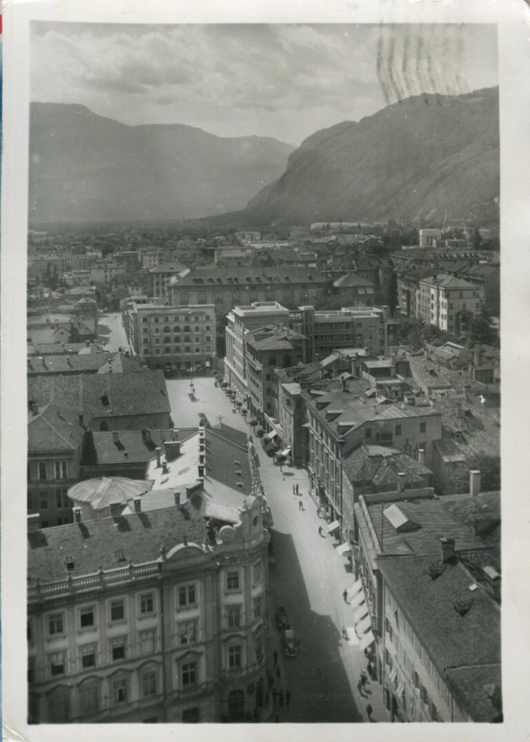 The Alpine Wafer of Piazza Domenicani: Alfons Loacker in Bolzano, 1925