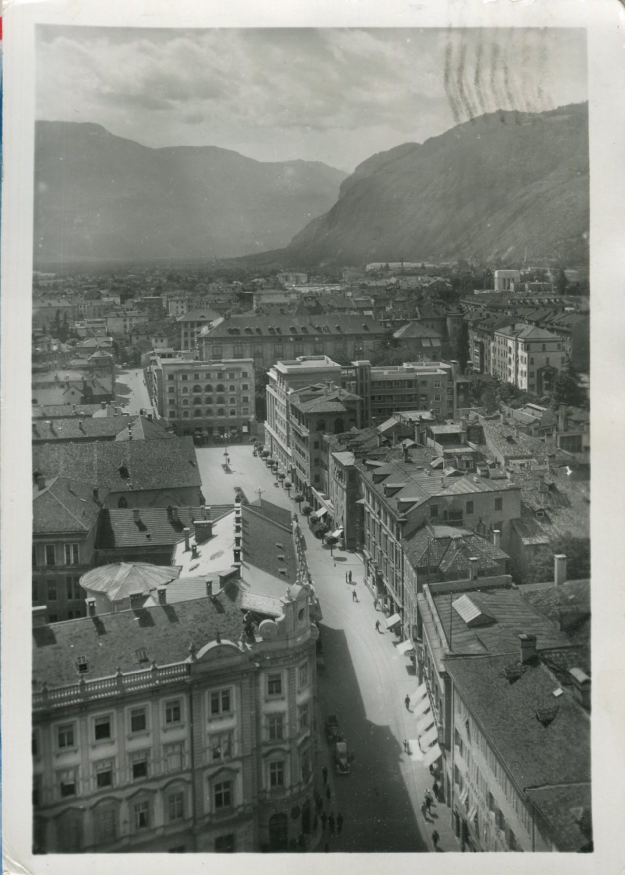 The Alpine Wafer of Piazza Domenicani: Alfons Loacker in Bolzano, 1925