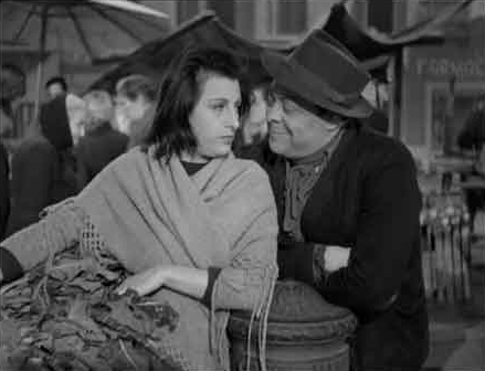 Aldo Fabrizi and Anna Magnani together in a scene from the 1943 film Campo de fiori