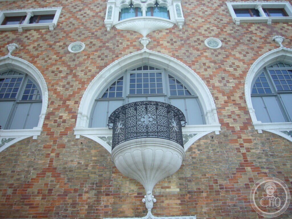 Central ogival window of Casa dei Tre Oci with wrought-iron balcony on a fluted corbel