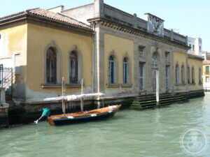 The long side on the canal