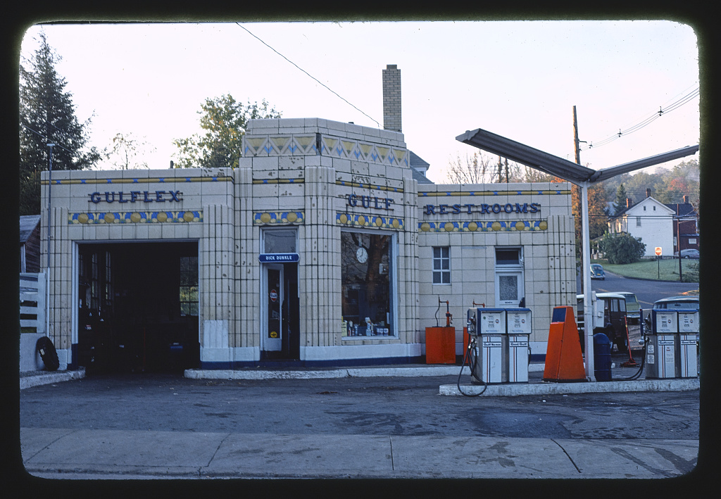 Dunkle's Gulf station in Bedford, Pennsylvania, faced in Art Deco terracotta tiles, photographed in 1977