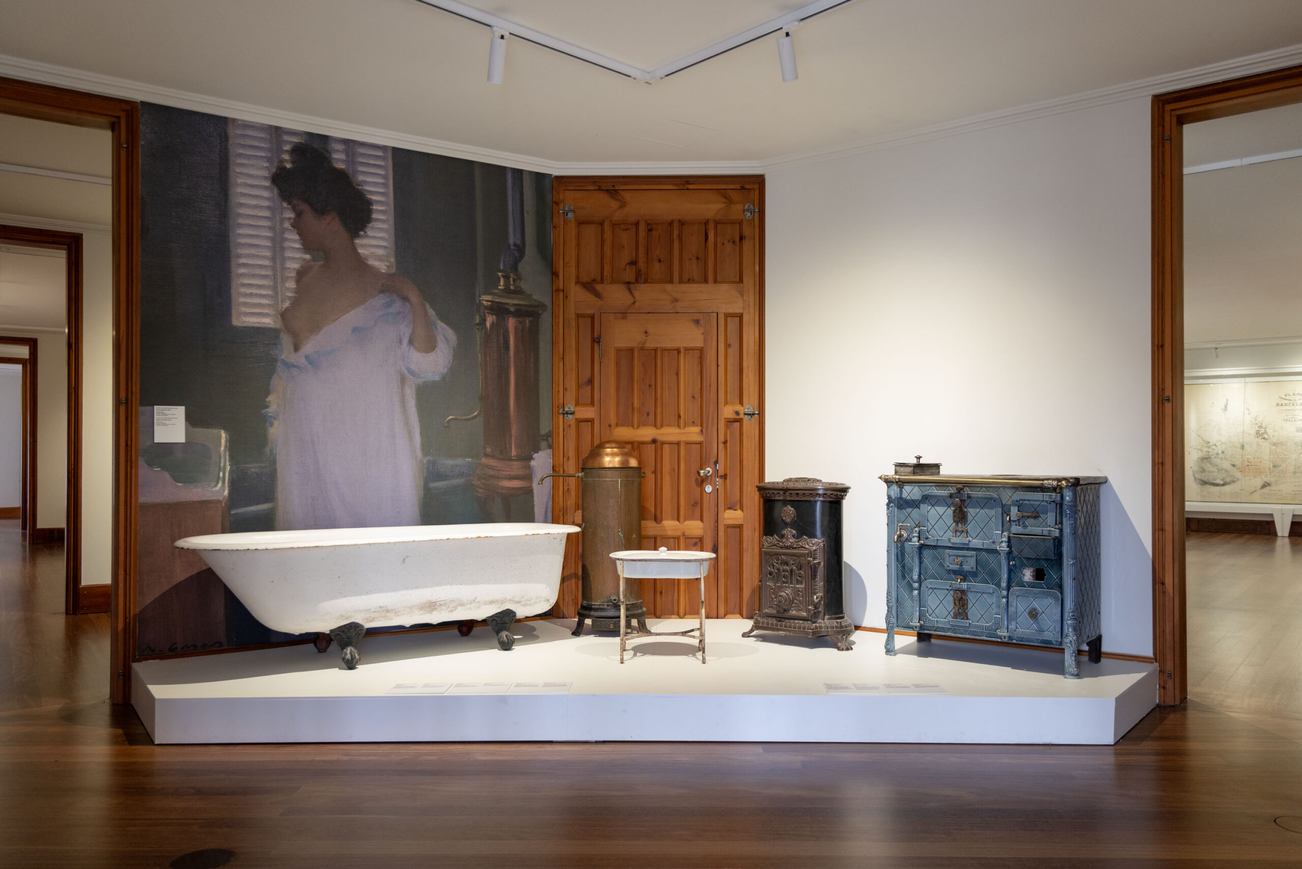 Reconstructed period bathroom with a cast-iron bathtub, water heater and cast-iron stoves, part of the exhibition's domestic-architecture section