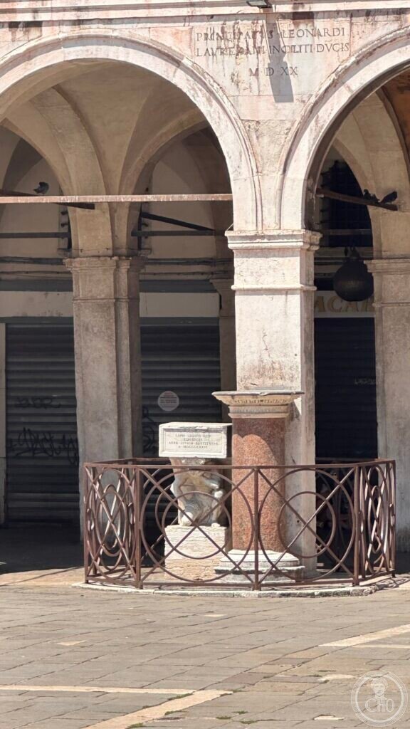 The Gobbo di Rialto: the stone Venice read its sentences from