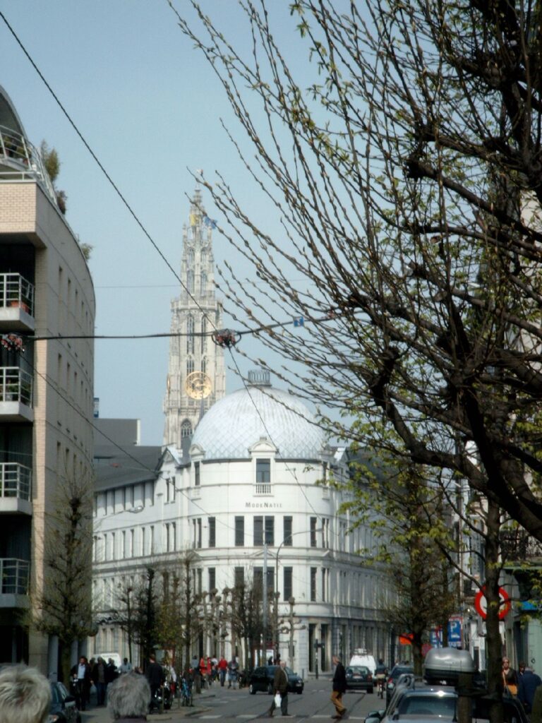 Hôtel Central (ModeNatie), Antwerp — Ernest Dieltiëns’ 1893 Corner Block on a Parisian Boulevard