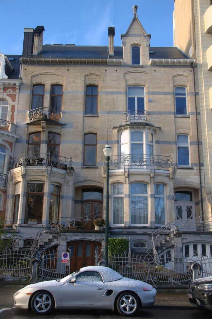Twin Art Nouveau town houses in white stone banded with blue stone, with curving wrought-iron railings, Avenue du Général de Gaulle 38-39, Ixelles