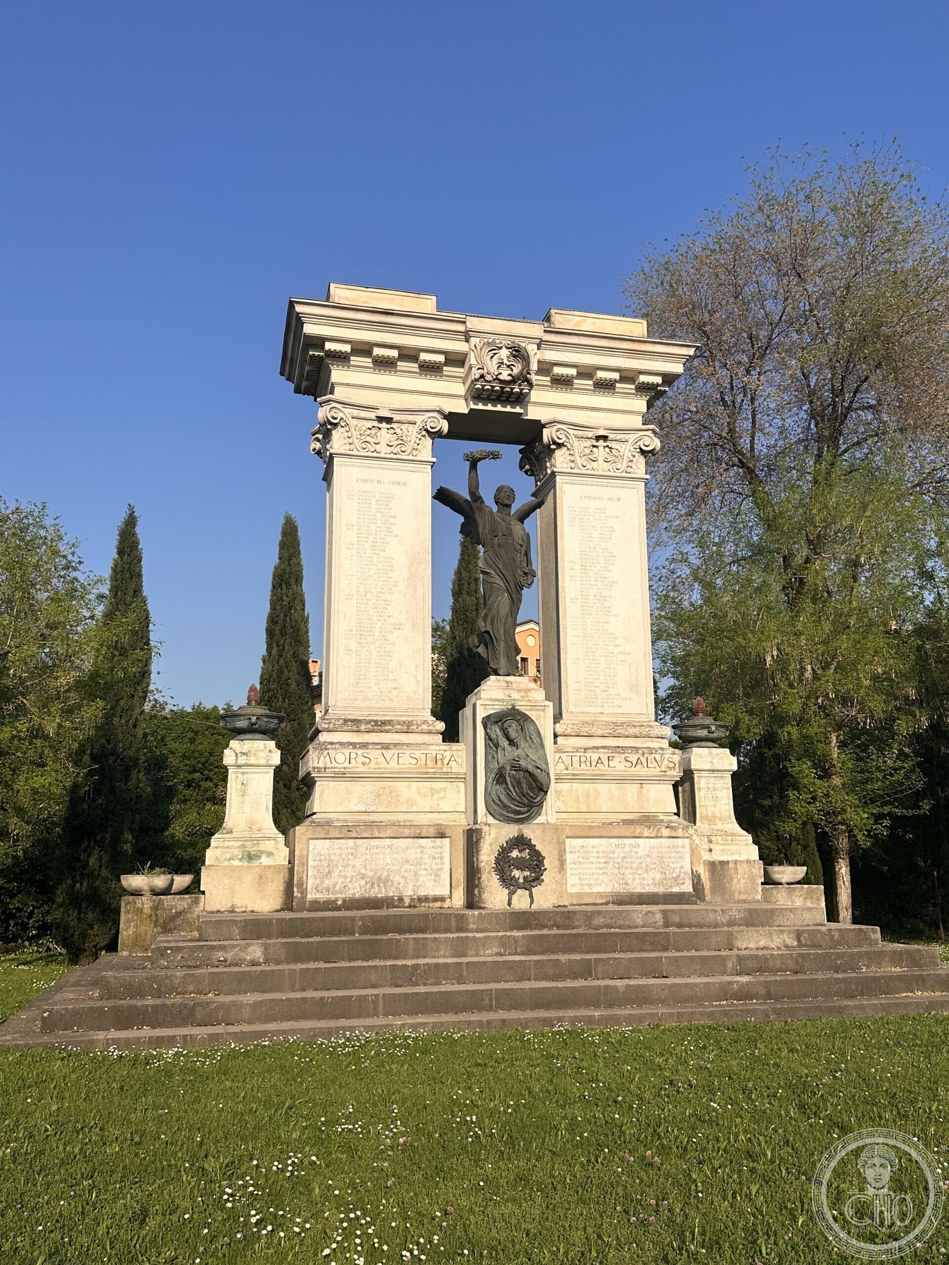 World War memorial arch with a bronze Winged Victory, Spresiano, Treviso province