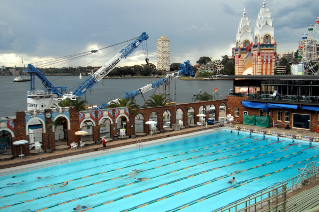North Sydney Olympic Pool, Sydney — Inter-War decoration under the Harbour Bridge