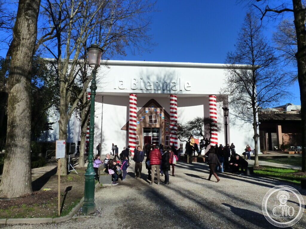 The four bare columns and the flat attic of the 1932 facade, Giardini della Biennale