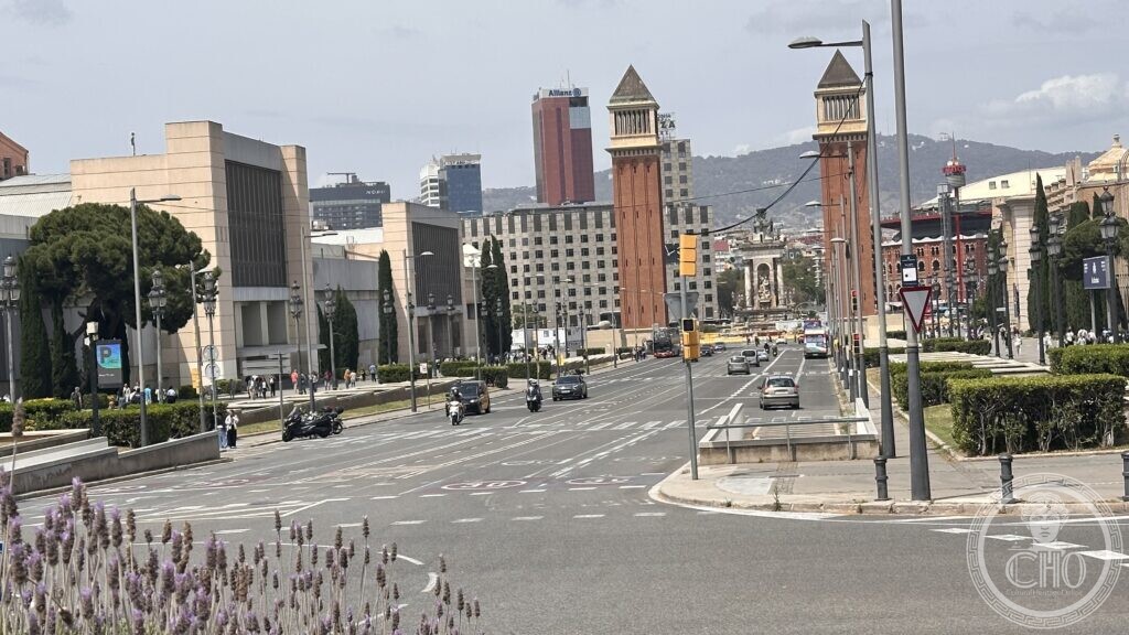 The avenue leading to Plaça d'Espanya with the Venetian Towers and the Allianz tower on the Barcelona skyline
