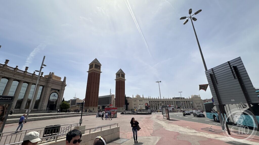 Plaça d'Espanya with the Venetian Towers and the Espanya metro station entrance