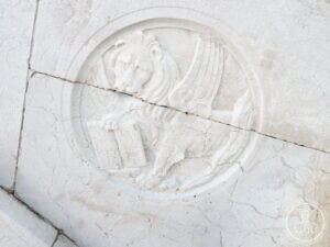 The lion of Saint Mark, split by a crack