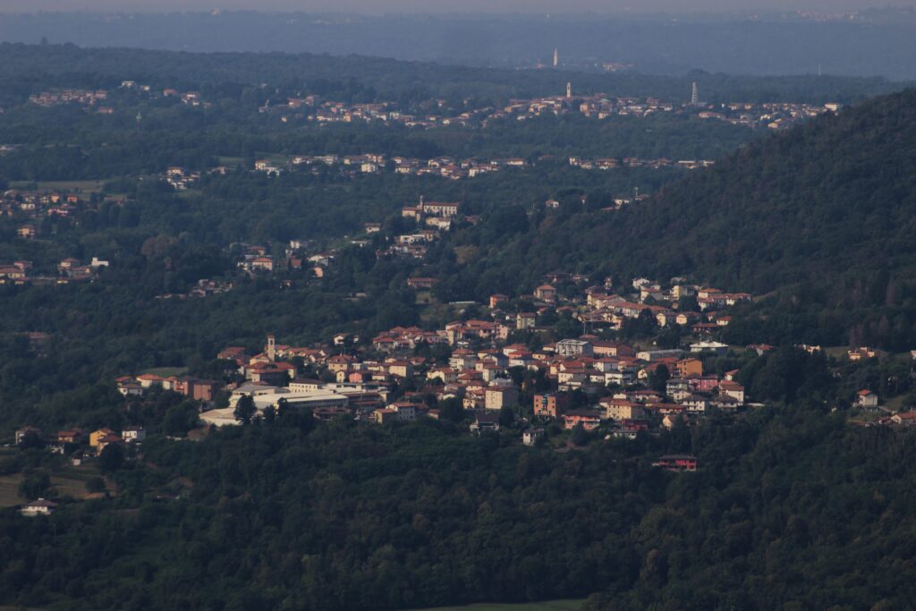 The historic border landscape of Ronago and Trevano Superiore