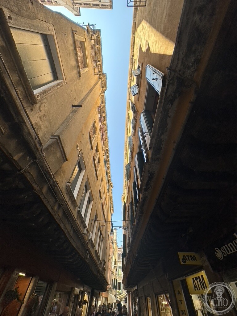 Ruga Vecchia San Giovanni — Medieval Barbacani and Merchant Thoroughfare in San Polo
