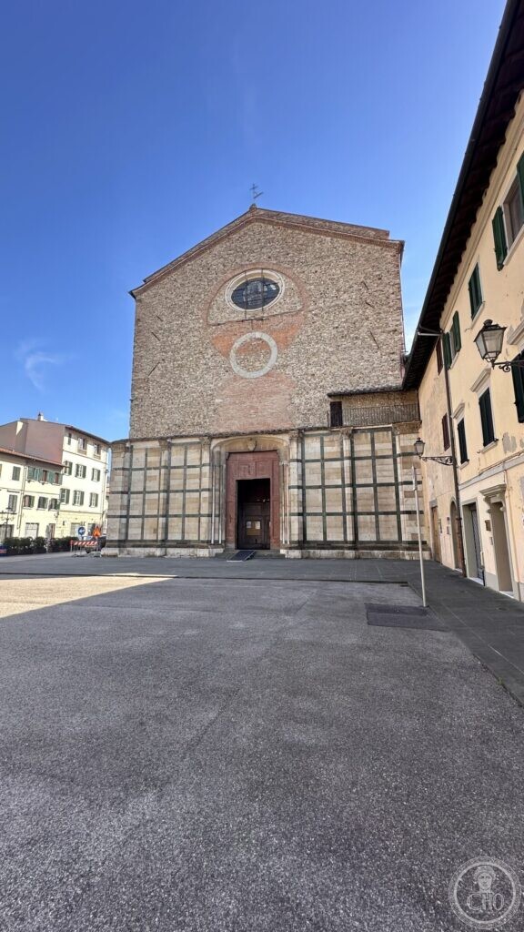 Side altars of San Domenico in Prato, with framed altarpieces under round arches