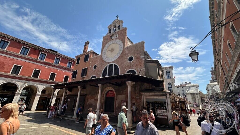 San Giacomo di Rialto: the clock of 1410 and the last Gothic porch in Venice San Giacomo di Rialto: the clock of 1410 and the last Gothic porch in Venice