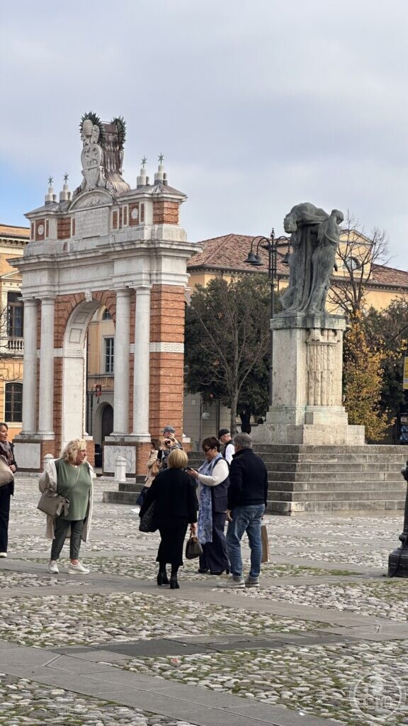 Arco Ganganelli, Santarcangelo di Romagna: an arch begun for a living pope and dedicated to a dead one