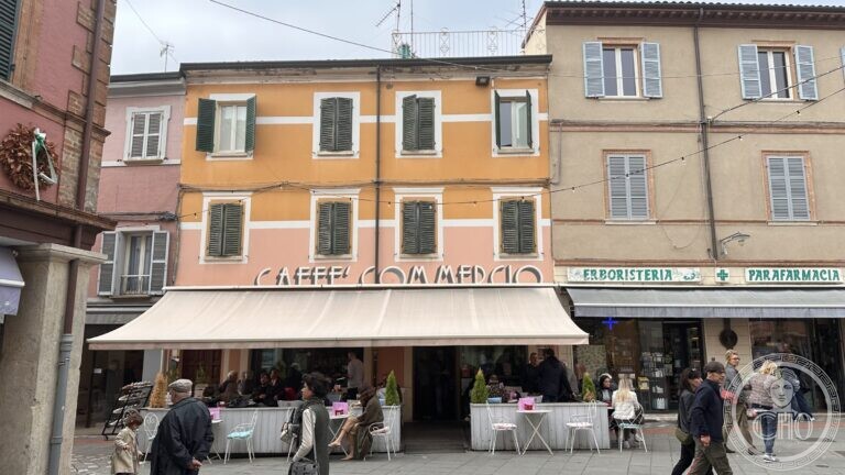 How a small town writes its own name: the shop lettering of Santarcangelo di Romagna